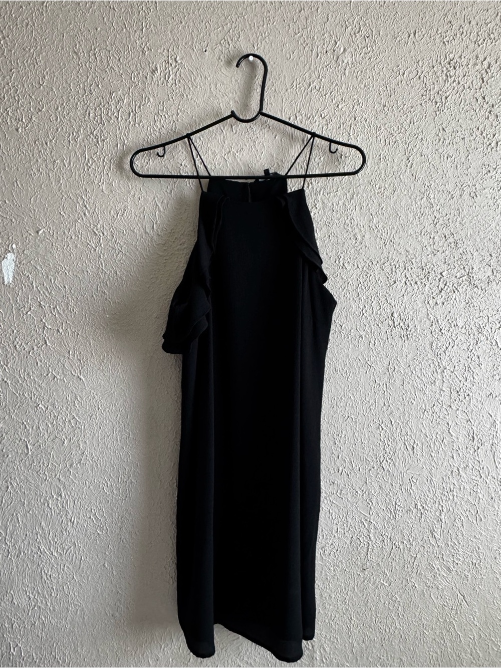 Elegant Black Cold-Shoulder Midi Dress